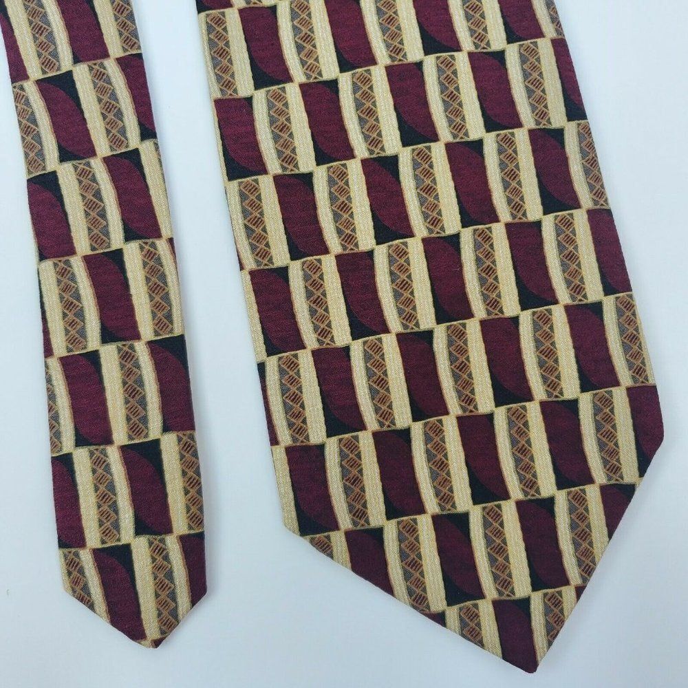 Tom James Red Geometric Silk‎ Tie 56 3 5/8